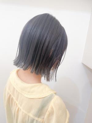 切りっぱなしボブ顎下2cm オリーブグレー 【横浜】