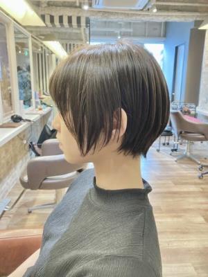 暗髪グレージュ×大人可愛いオフィスヘア