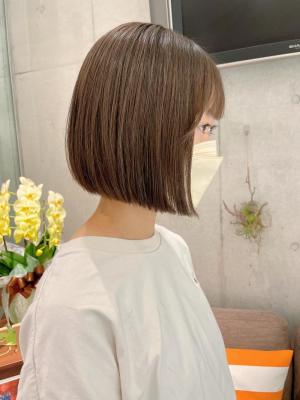 バッサリとコンパクトなミニボブがかわいい