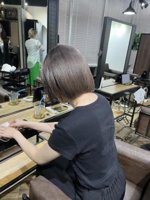 ブリーチカラー　ベージュ　グレージュ