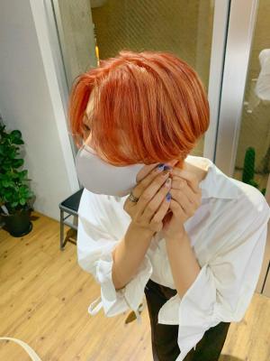 オレンジカラー　オレンジベージュ　ミニボブ　ウルフカット