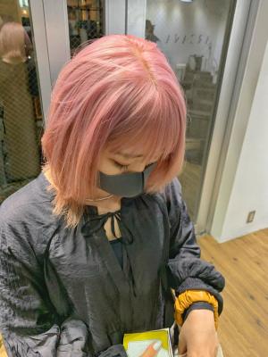 ピンクカラー　ピンクベージュ　ミニボブ　ウルフカット