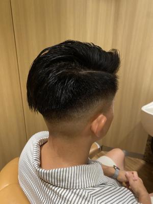 フェードハードパートスタイル