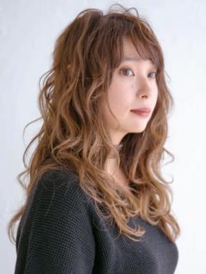 三軒茶屋_レディース_ロング_コテ巻き_ブラウン_ベージュ_ 三軒茶屋_レディース_ロング_コテ巻き_ブラウン_ベージュ_