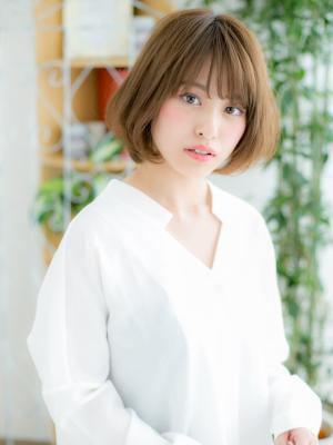 ベージュカラーでワンカールミニボブ