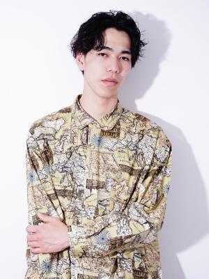 センターパート　波巻きパーマ