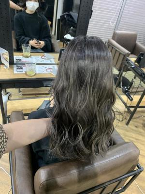 ハイライト　インナーカラー　イヤリングカラー