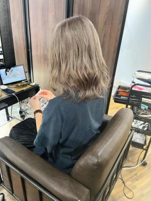 グレージュ　ミルクティーベージュ　ハイトーン