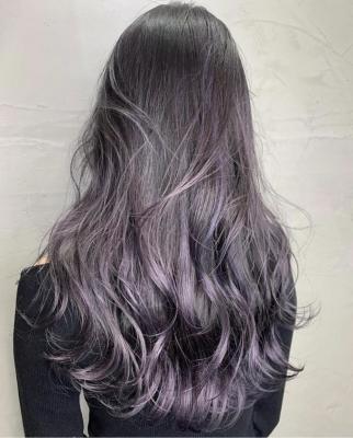 ホワイトベージュ　ハイライト　デザインカラー　ケアブリーチ