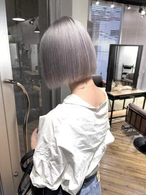 ホワイトベージュ　ハイライト　デザインカラー　ケアブリーチ