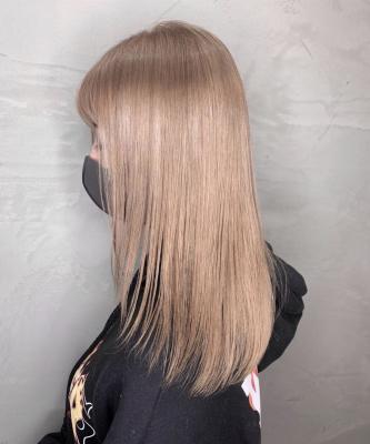 ホワイトベージュ　ハイライト　デザインカラー　ケアブリーチ