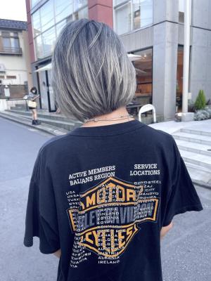 ホワイトベージュ　ハイライト　デザインカラー　ケアブリーチ