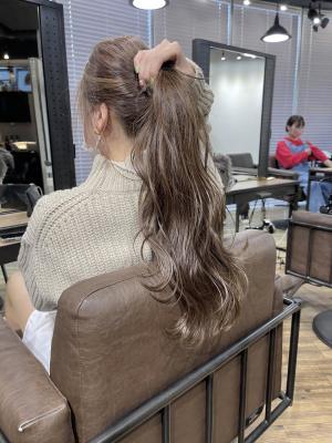 ホワイトベージュ　ハイライト　デザインカラー　ケアブリーチ