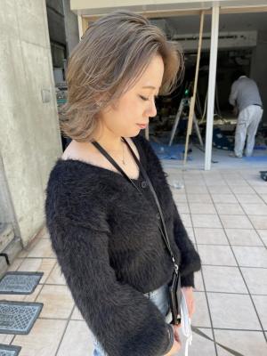 ホワイトベージュ　ハイライト　デザインカラー　ケアブリーチ