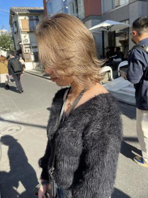 ホワイトベージュ　ハイライト　デザインカラー　ケアブリーチ