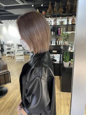 ホワイトベージュ　ハイライト　デザインカラー　ケアブリーチ