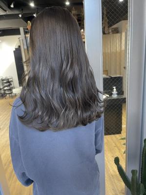 ホワイトベージュ　ハイライト　デザインカラー　ケアブリーチ
