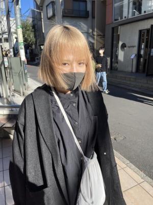 ホワイトベージュ　ハイライト　デザインカラー　ケアブリーチ