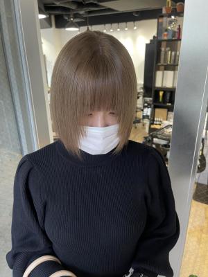 ホワイトベージュ　ハイライト　デザインカラー　ケアブリーチ