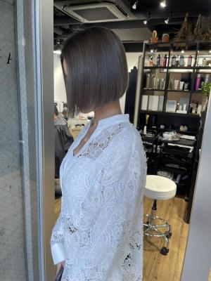 ホワイトベージュ　ハイライト　デザインカラー　ケアブリーチ