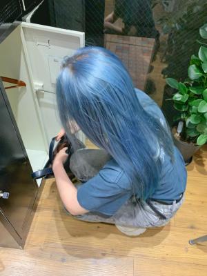 ネオンカラー　ターコイズブルー　ディープブルー　ボブウルフ