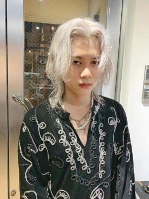 ボブウルフ　ブルージュ　シアーグレージュ　センター分けボブ