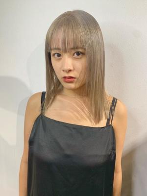 ボブウルフ　ブルージュ　シアーグレージュ　センター分けボブ