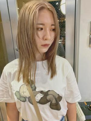 ボブウルフ　ブルージュ　シアーグレージュ　センター分けボブ