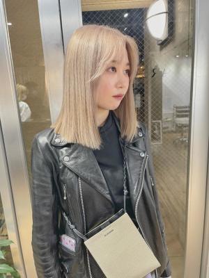 ボブウルフ　ブルージュ　シアーグレージュ　センター分けボブ