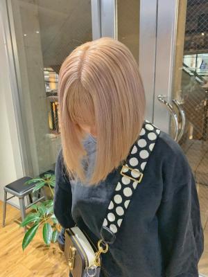 ボブウルフ　ブルージュ　シアーグレージュ　センター分けボブ