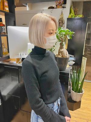 ボブウルフ　ブルージュ　シアーグレージュ　センター分けボブ