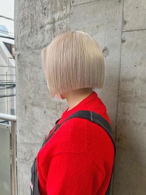 ボブウルフ　ブルージュ　シアーグレージュ　センター分けボブ