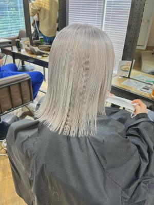 ボブウルフ　ブルージュ　シアーグレージュ　センター分けボブ