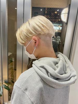 ボブウルフ　ブルージュ　シアーグレージュ　センター分けボブ