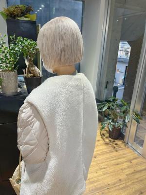 ボブウルフ　ブルージュ　シアーグレージュ　センター分けボブ