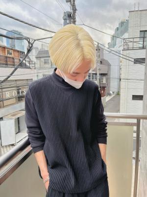 ボブウルフ　ブルージュ　シアーグレージュ　センター分けボブ