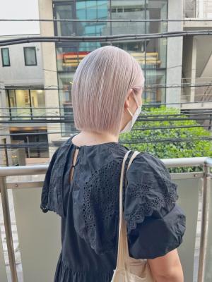 ボブウルフ　ブルージュ　シアーグレージュ　センター分けボブ