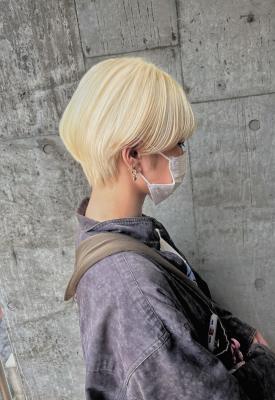 ボブウルフ　ブルージュ　シアーグレージュ　センター分けボブ