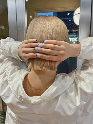 ボブウルフ　ブルージュ　シアーグレージュ　センター分けボブ