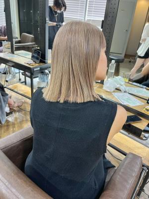 ボブウルフ　ブルージュ　シアーグレージュ　センター分けボブ