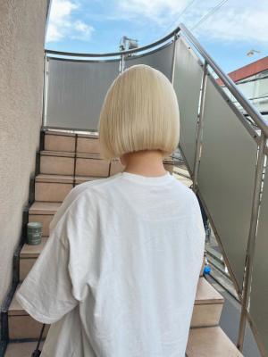 ボブウルフ　ブルージュ　シアーグレージュ　センター分けボブ