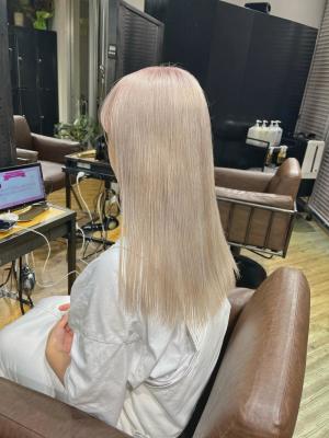 ボブウルフ　ブルージュ　シアーグレージュ　センター分けボブ