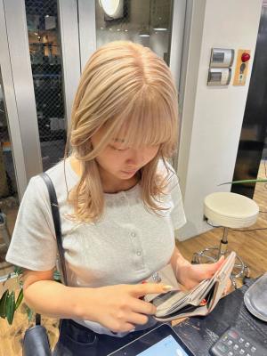 ボブウルフ　ブルージュ　シアーグレージュ　センター分けボブ