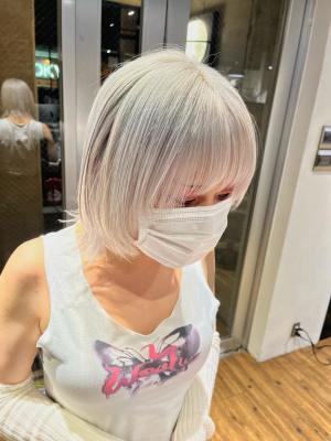 ボブウルフ　ブルージュ　シアーグレージュ　センター分けボブ