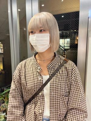 ボブウルフ　ブルージュ　シアーグレージュ　センター分けボブ