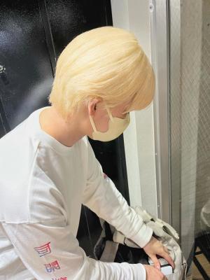 ボブウルフ　ブルージュ　シアーグレージュ　センター分けボブ