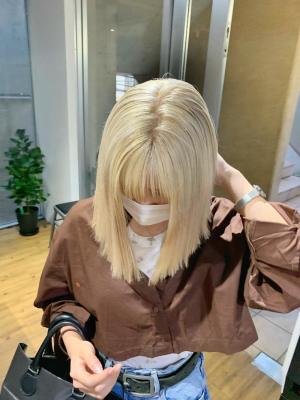 ボブウルフ　ブルージュ　シアーグレージュ　センター分けボブ