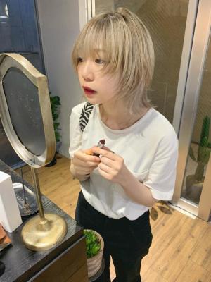 ボブウルフ　ブルージュ　シアーグレージュ　センター分けボブ