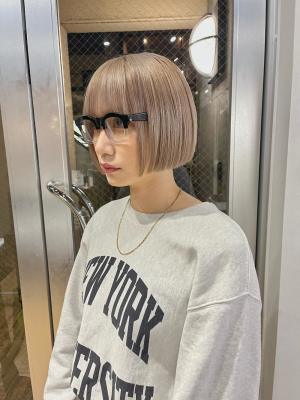 ボブウルフ　ブルージュ　シアーグレージュ　センター分けボブ