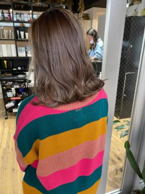 ホワイトグレージュ コンマヘア くすみブルー ダークアッシュ